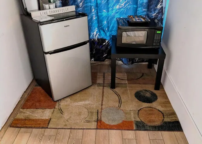 Downtown Retreat - Cozy Basement *